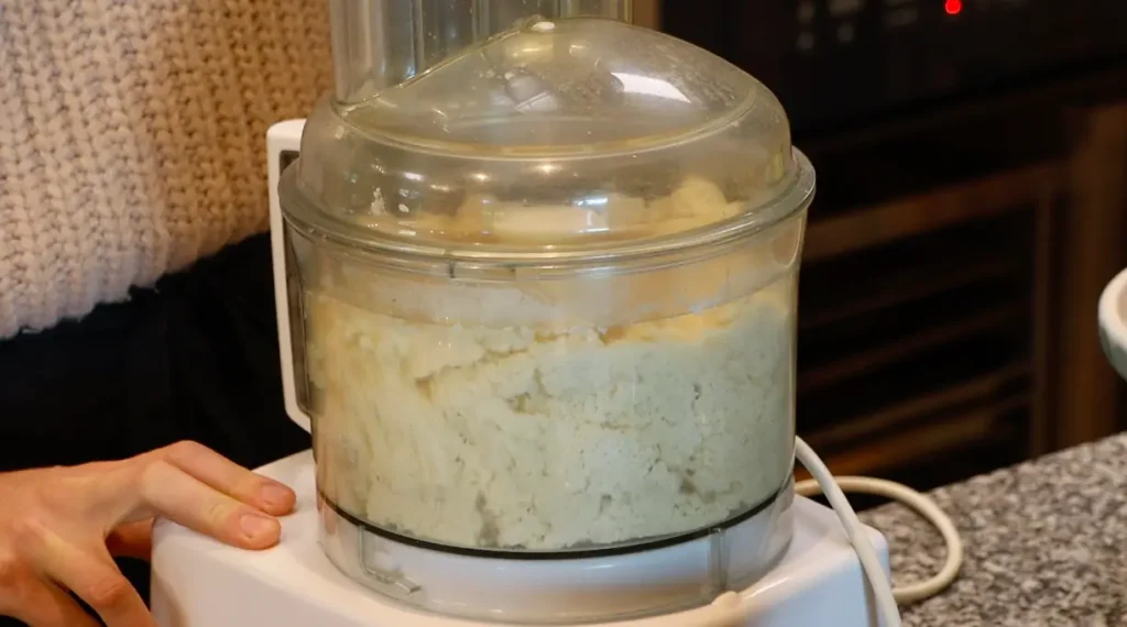 food processor with clumpy light substance