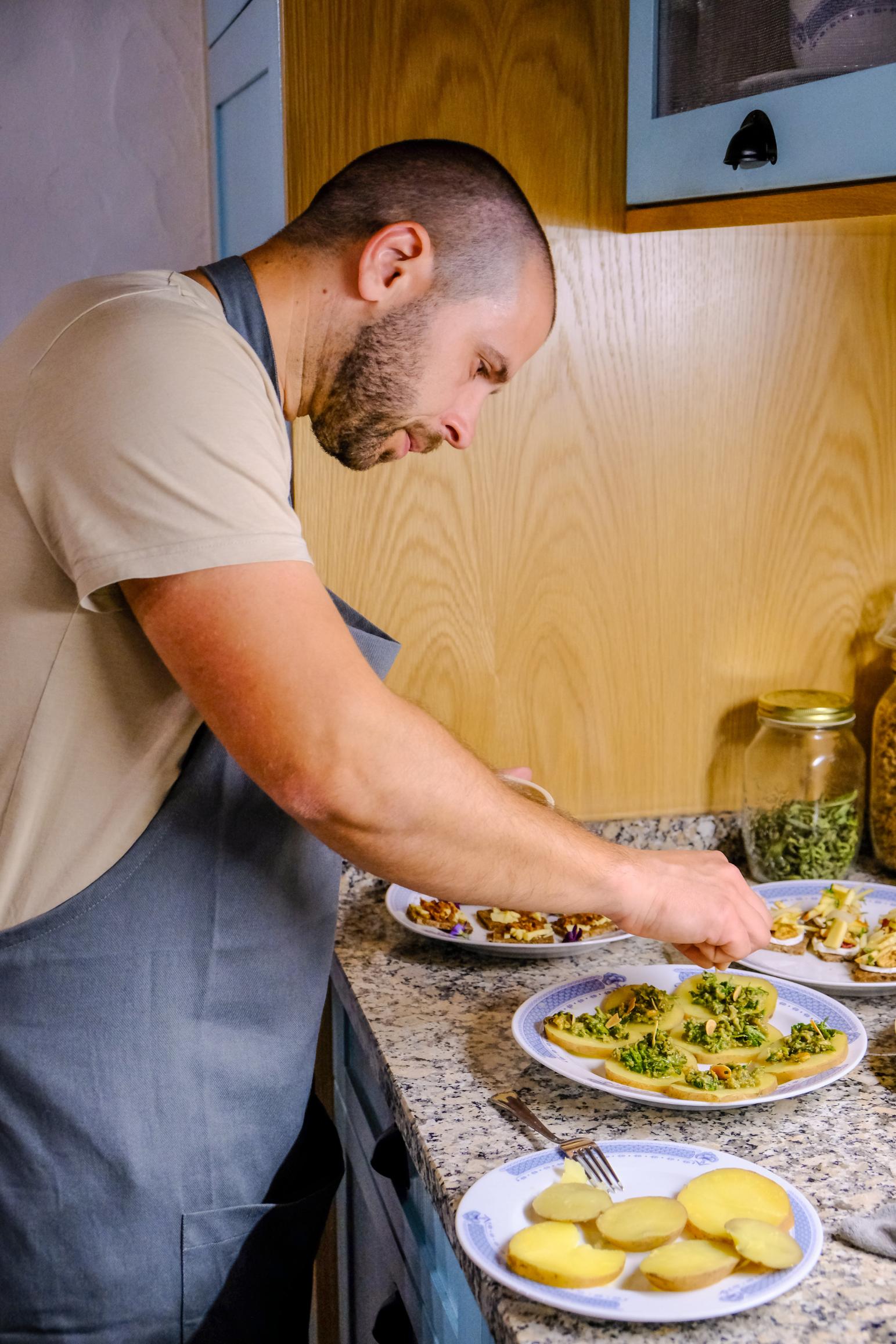 STUDENT LEARNING HOW TO PLATE DURING RETREAT